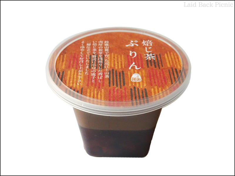 半透明のカップの中身は上下2層
