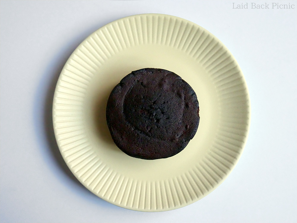 ダークなチョコカラー一色で特に見た目に飾り気はない
