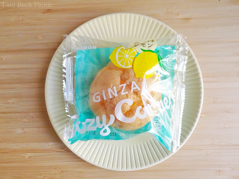 中身が見える薄い水色の爽やかなパッケージ