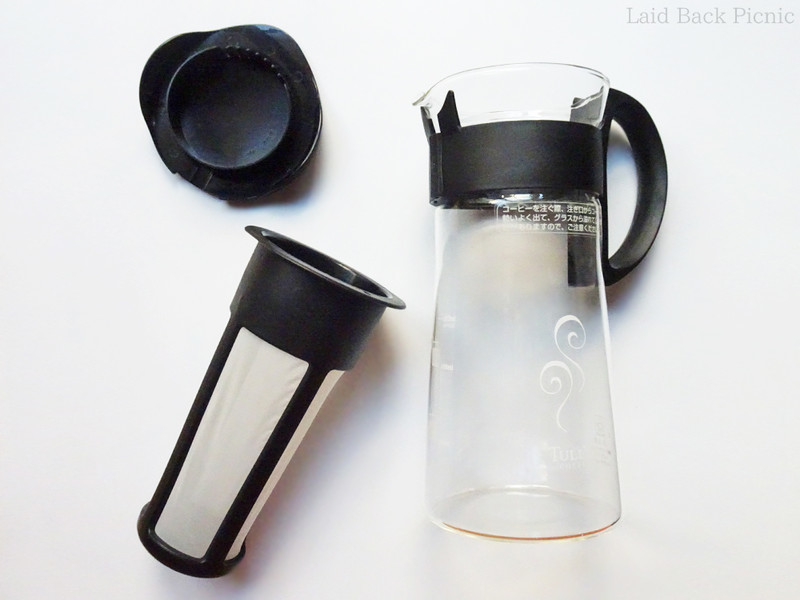 ガラスのポットと、濾し器、フタの3点セット