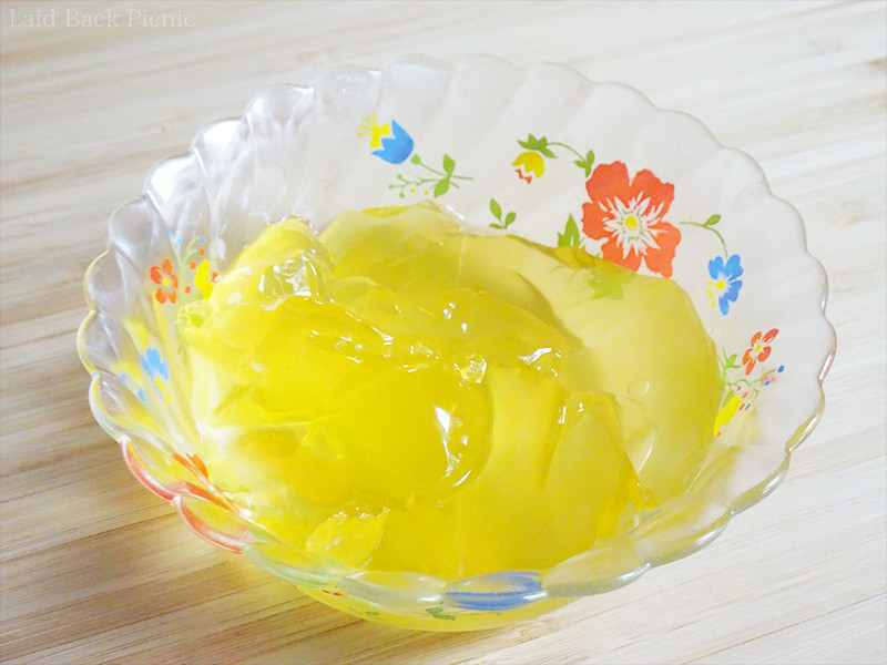 黄色い透明なゼリー