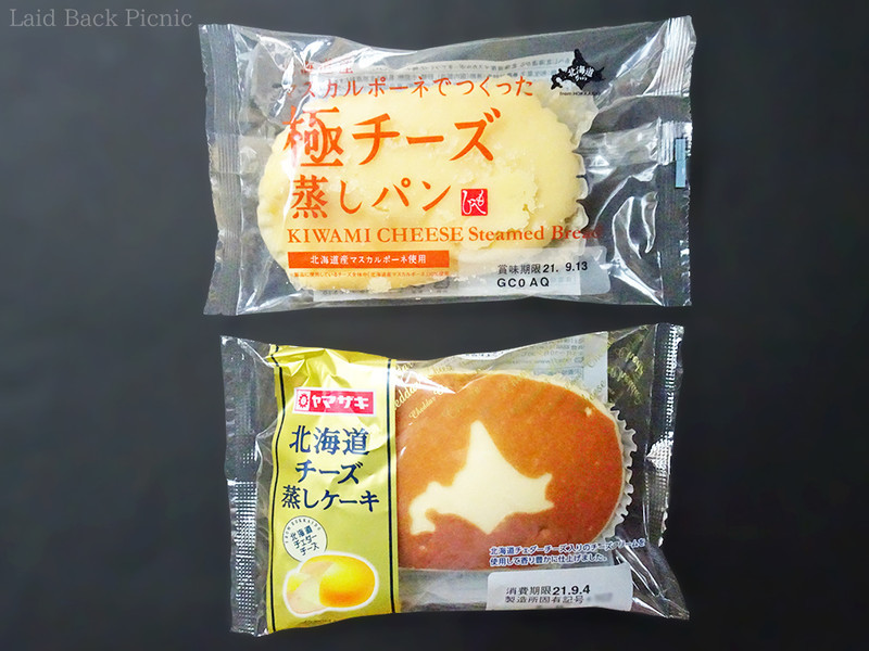 真上から見た山崎製パンともへじのチーズ蒸しパン