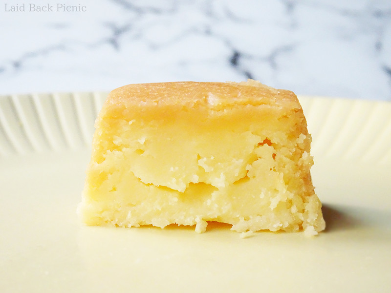 ケーキというより、普通のチーズに見える