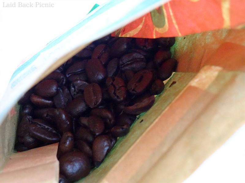 袋を開けるとコーヒー豆