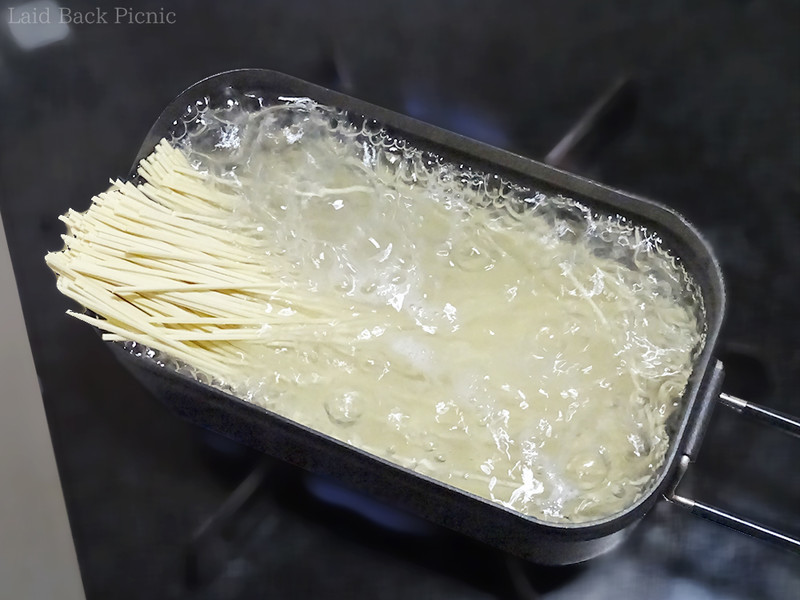 麺の長さがメスティンより少し長い