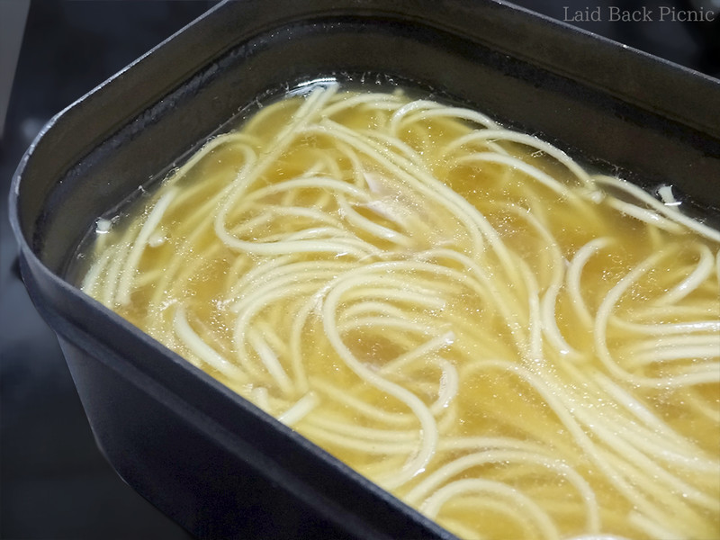 ストレートな細麺と透き通ったスープ