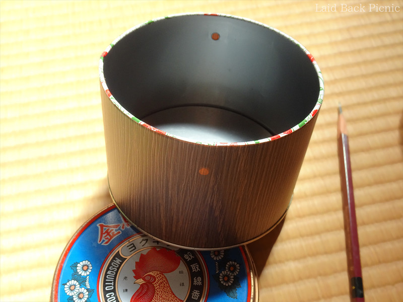 リメイクシートを貼ったあとでも光をかざすと穴の位置が分かりやすい