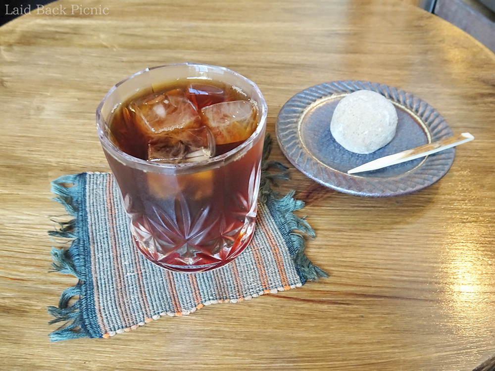 コーヒーと一緒に和菓子を楽しむことができる