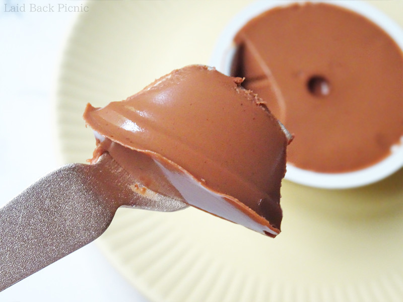 滑らかで全体がチョコレート色