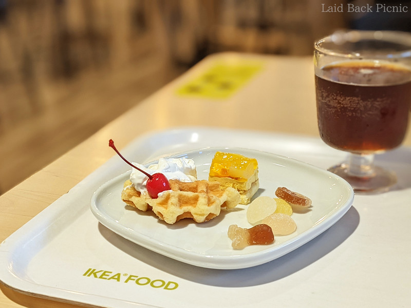 ひと口ケーキと、ワッフル、グミ
