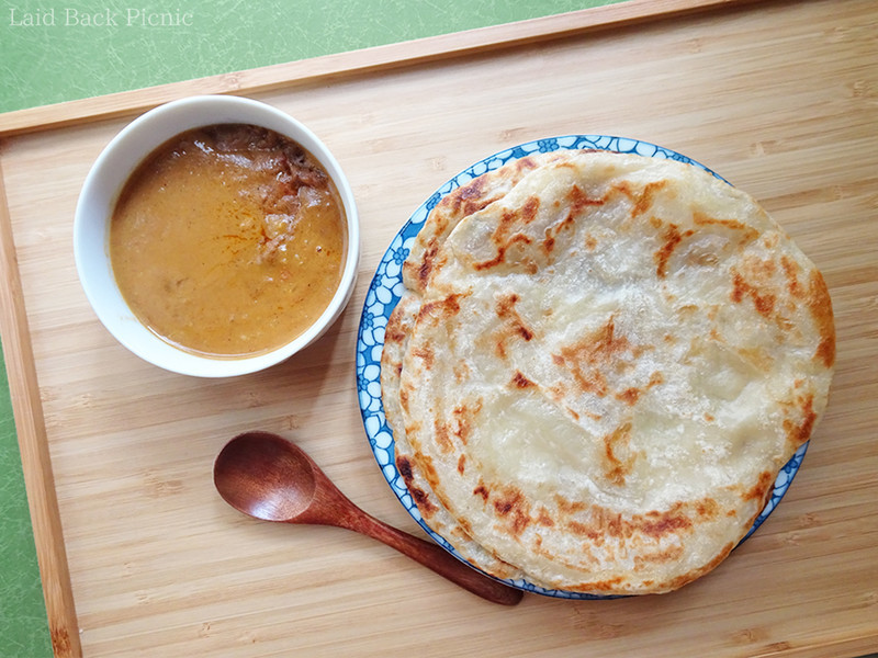 インド発祥のパンと一緒に食べる