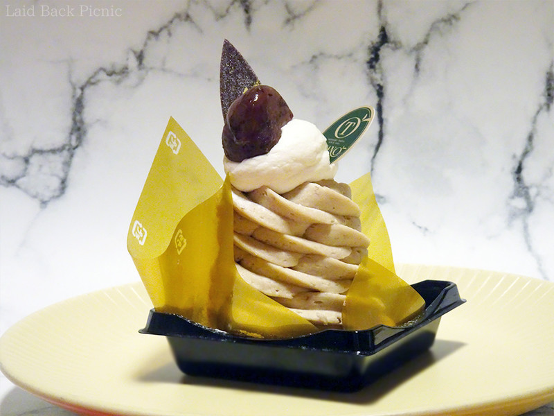 上にチョコと栗がひとつぶトッピングされている