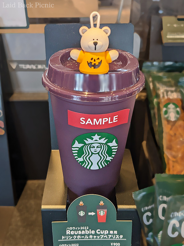 濃い紫色のカップ