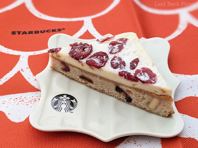 毎年登場する小さな三角のケーキ