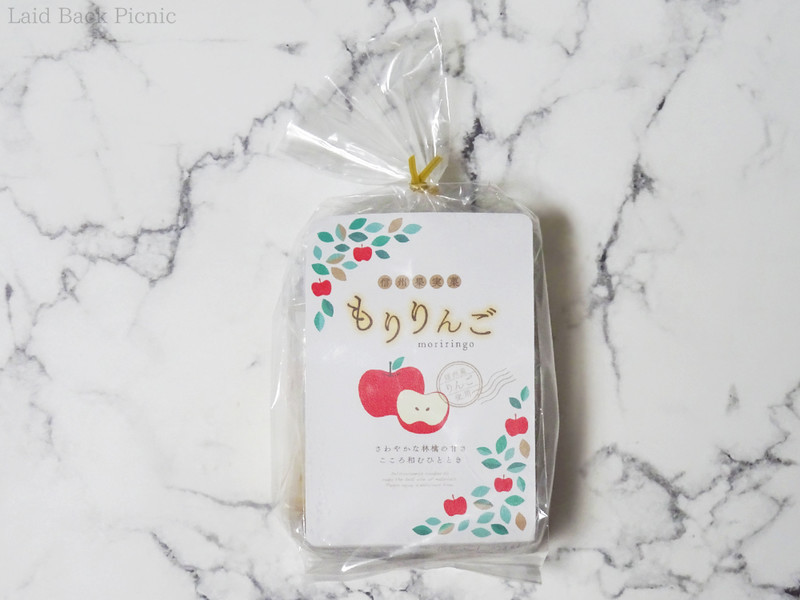 小袋に4個のお菓子が入っている