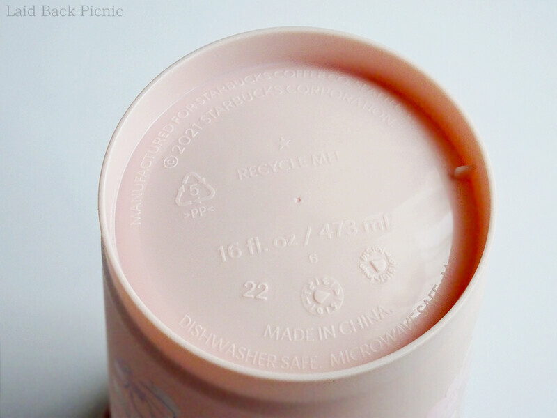 カップ底には内容量などの商品情報