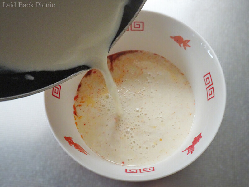 豆乳を注ぎきるとシェントウジャンの素はほぼ見えなくなった