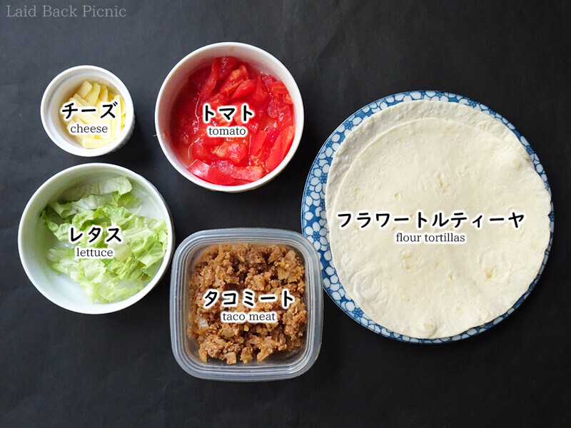 レタス、タコミート、トマト、チーズ、フラワートルティーヤ