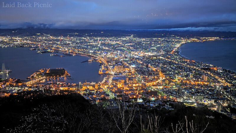 地形が分かるほど人の住む地域は明るい
