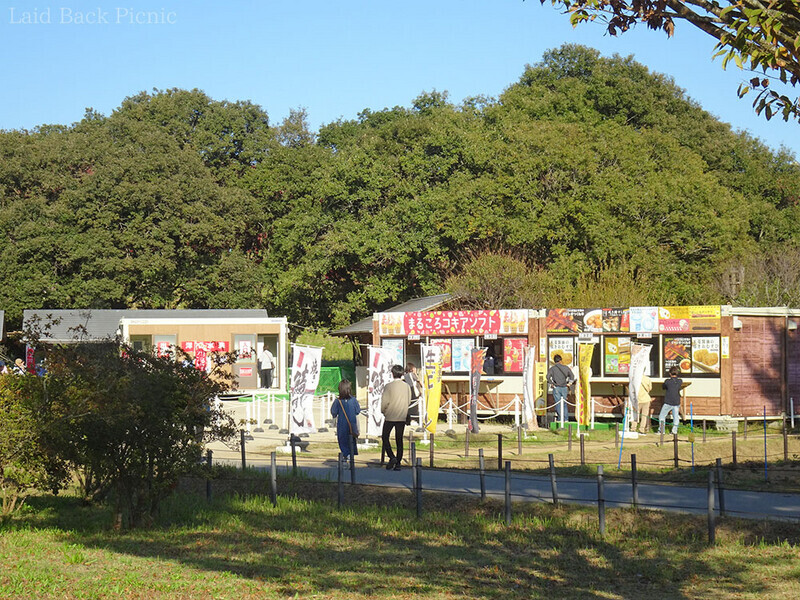 古民家の向かい側にある特設売店