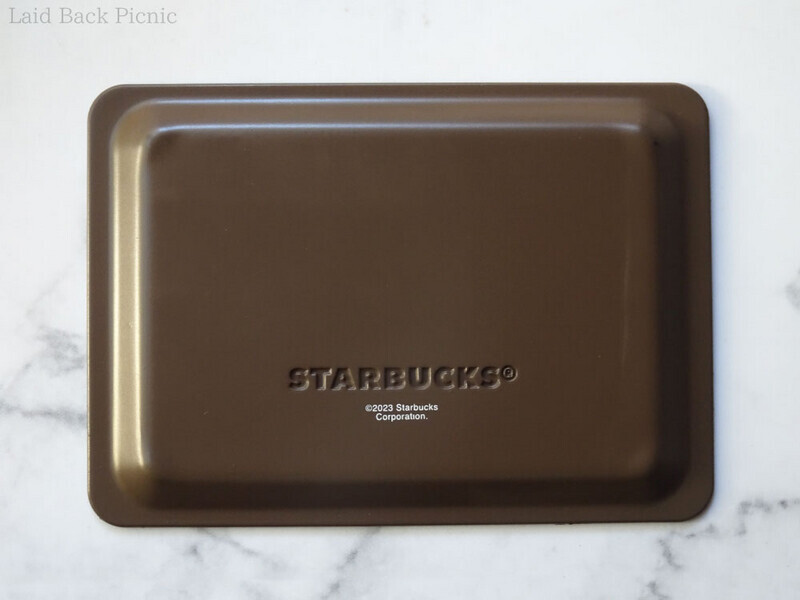 裏にはスターバックスのテキストロゴを刻印