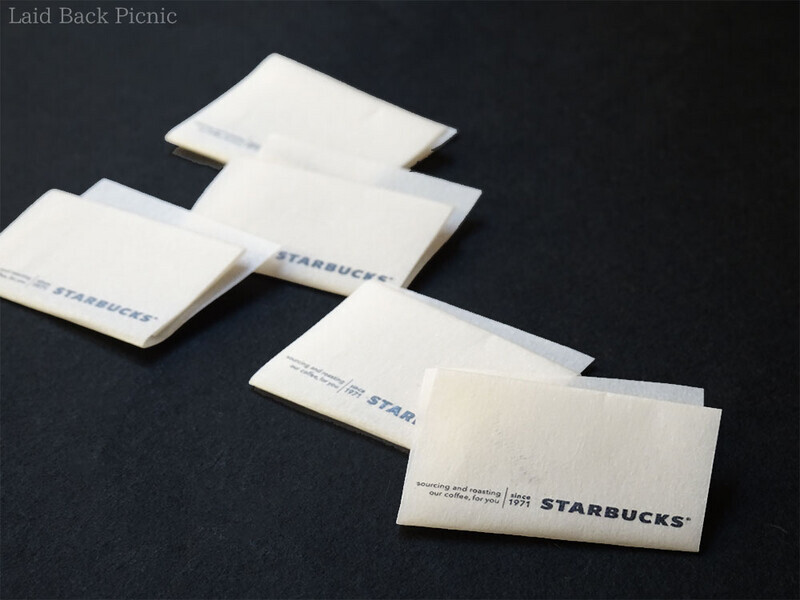 ベージュカラーにSTARBUCKSのロゴ入り