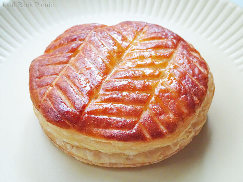 ひとりサイズのガレット・デ・ロワ＆天使のフェーブ『ガレット・デ