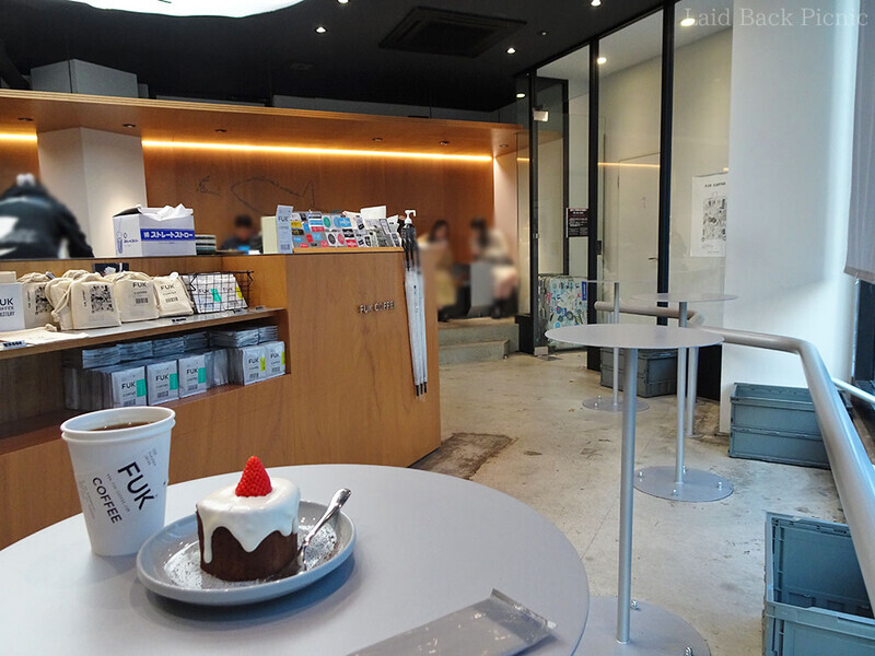 店内にはグッズも多い
