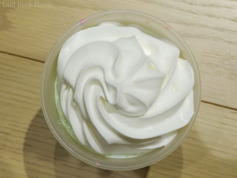 白いホイップクリームしか見えない