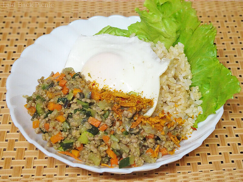 ドライカレーの端にスパイスを乗せてみた