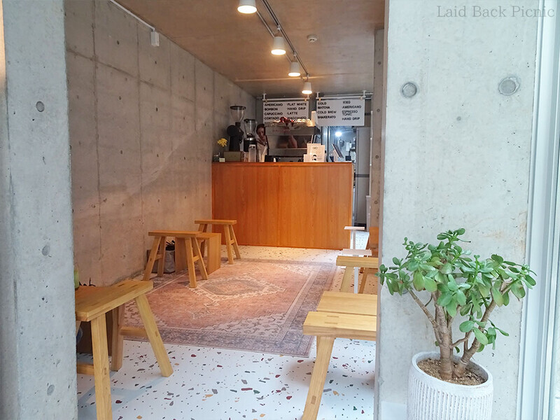 店の奥に注文カウンター