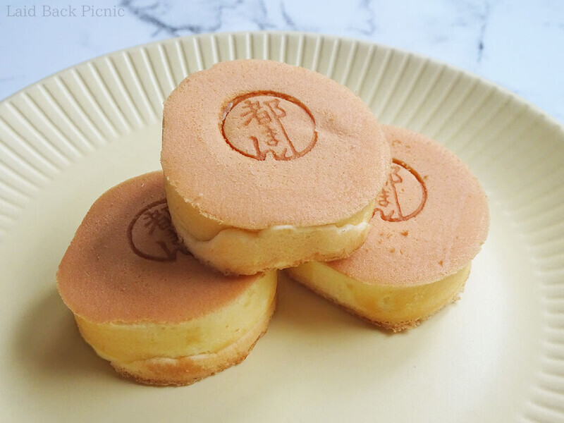 円柱形の小ぶりな饅頭