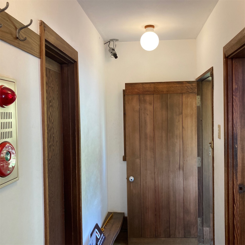 山小屋風の玄関内部 山小屋風の玄関内部