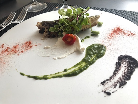 鮎の塩焼きとトッピングソース