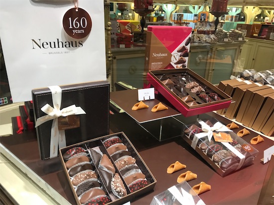 ノイハウスのチョコレートディスプレイ