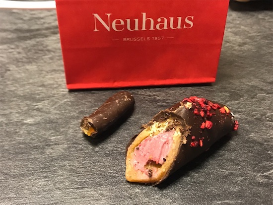 ストロベリー&ラズベリーとオレンジピールチョコの断面