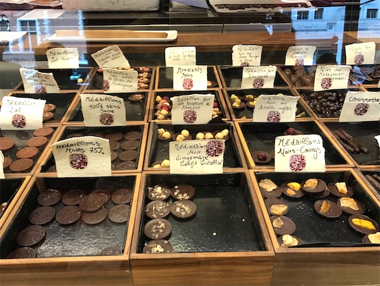 ローランジェルボーの店内に並んだチョコレート