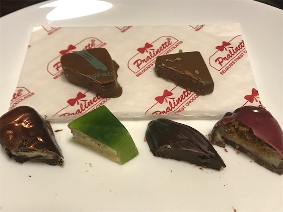 プラリネットのチョコレート7種の断面