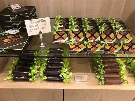 デル・レイの店内に並ぶチョコレート