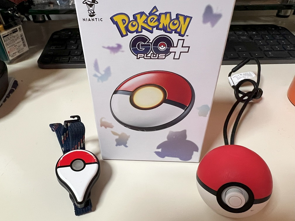 ポケモン GO Plus+ 赤・白 【公式通販】