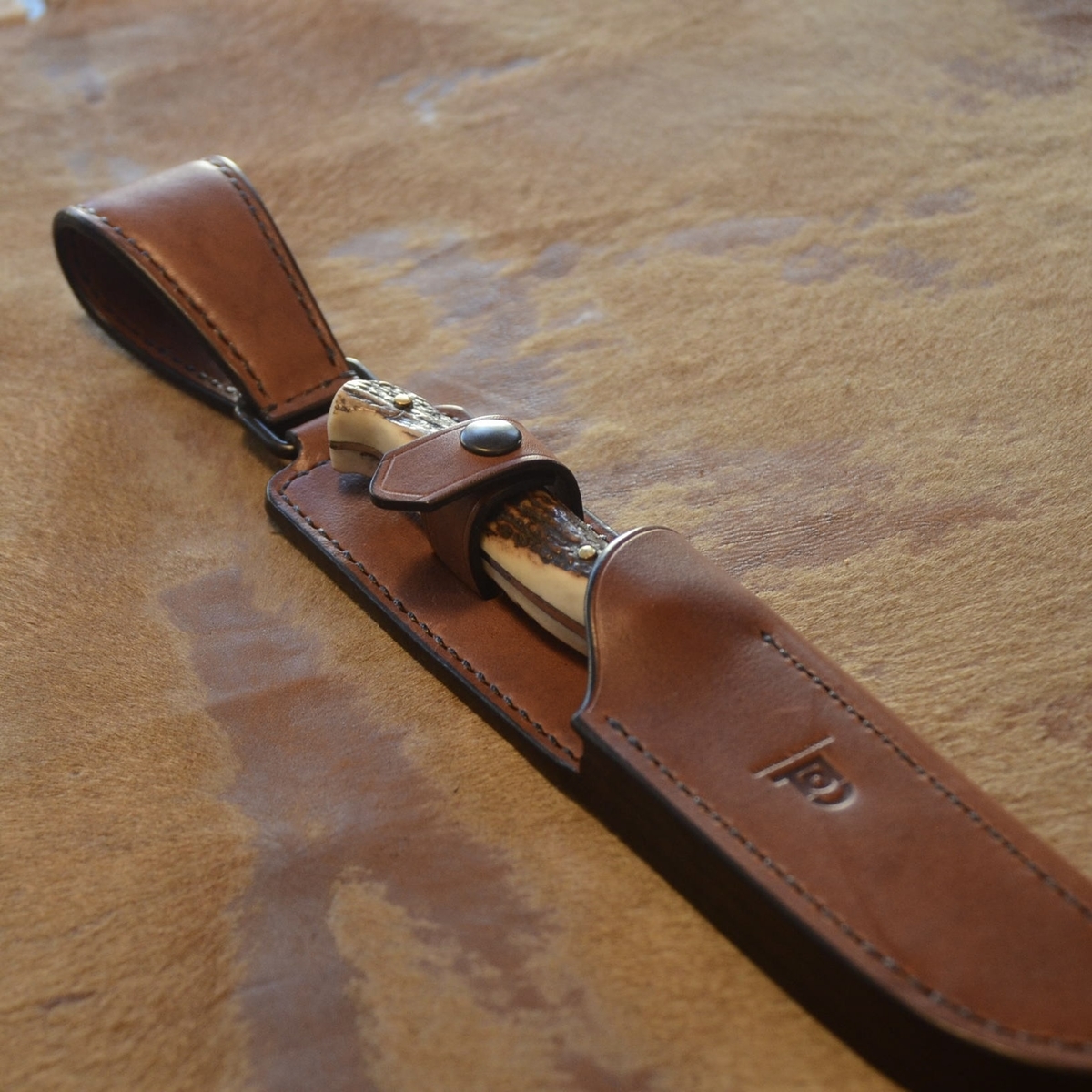 オーダーメイドのナイフシース - Leather Taku