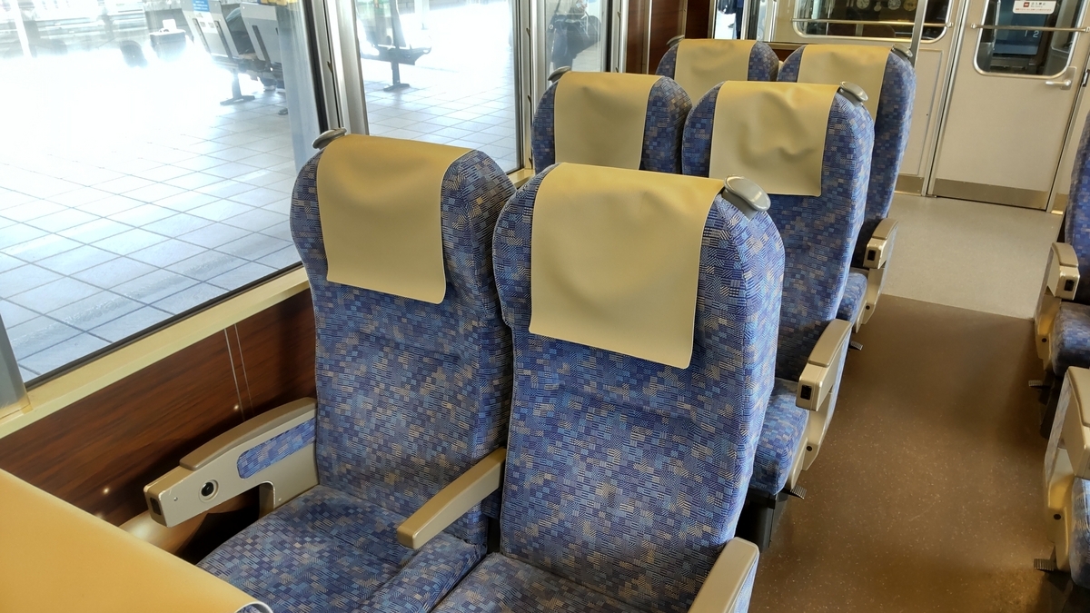 223系Aシート風 JR西日本 223系1000番台 有料座席「Aシート」 | おでかけライフ