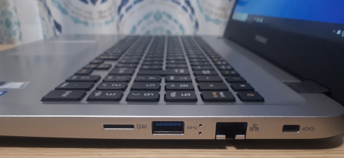 Critea DX-W7|右側面