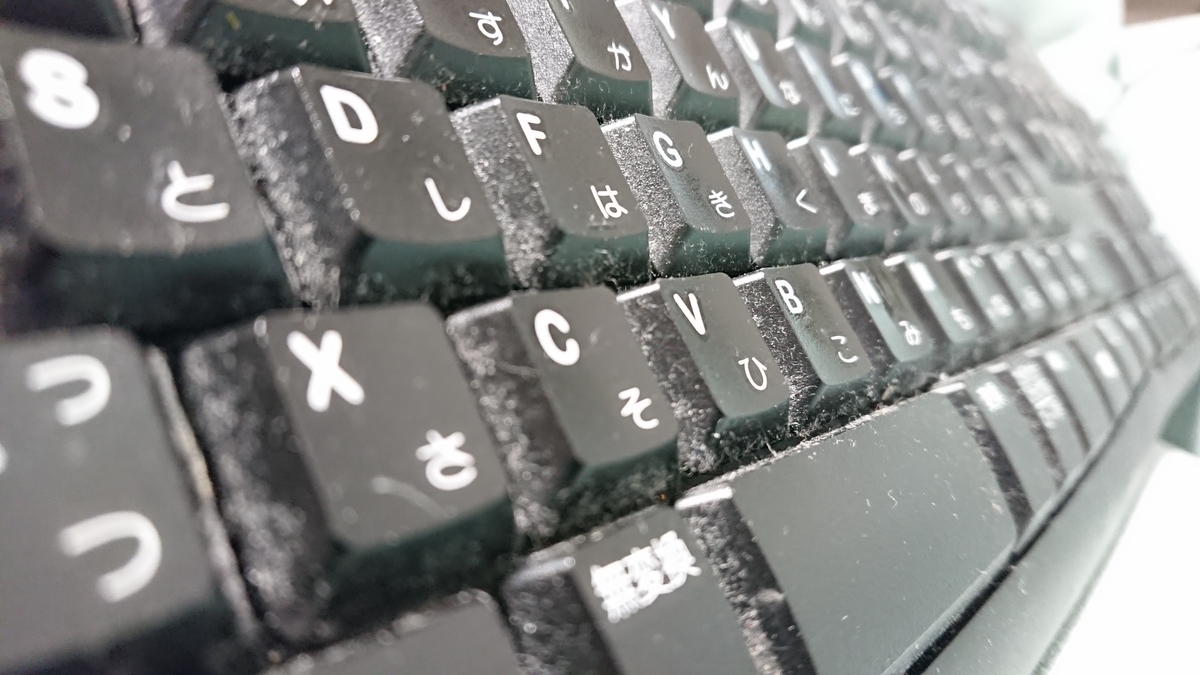 キーボード掃除には謎のスライムとブラシが大活躍 上海問屋 Curation Game きゅれげ
