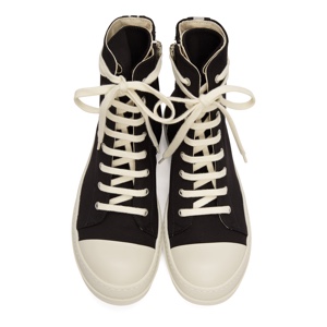 バナナサンド」綾野剛 衣装 | メガネ・スニーカーや試し履きした