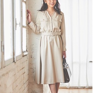 ベージュのワンピース ベージュのワンピース