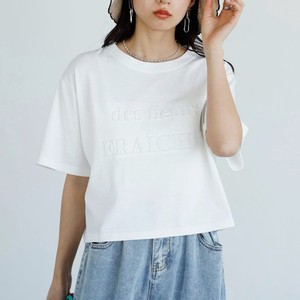 白いロゴTシャツ