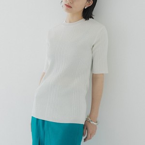 白いリブニット
