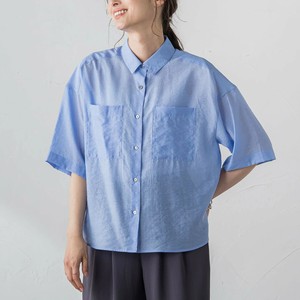 ブルーのシャツ