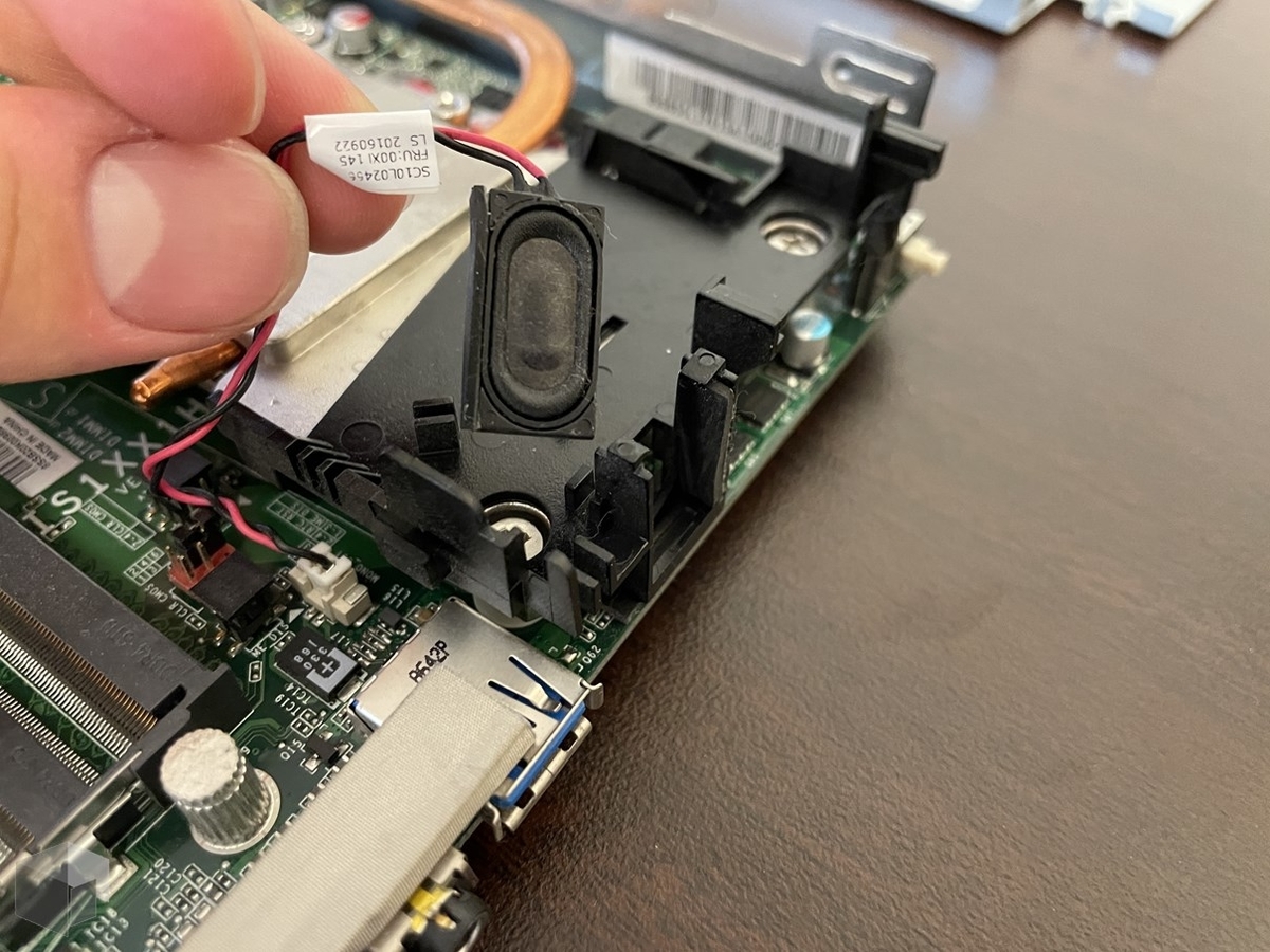 Lenovo ThinkCentre M700 Tiny を分解・メモリ増設・SSD換装する話
